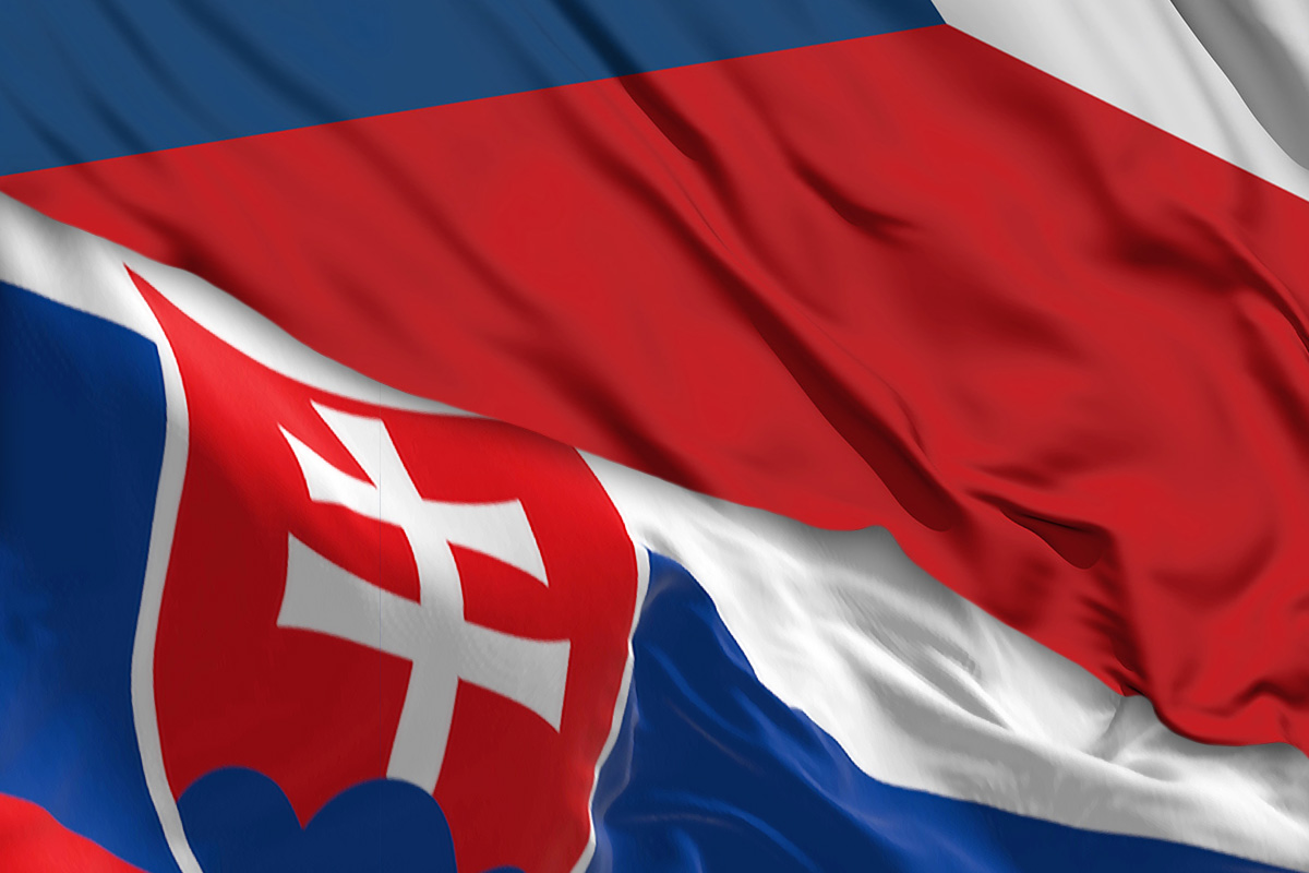 Dwie flagi czeska i słowacka połączone ze sobą powiewające razem
