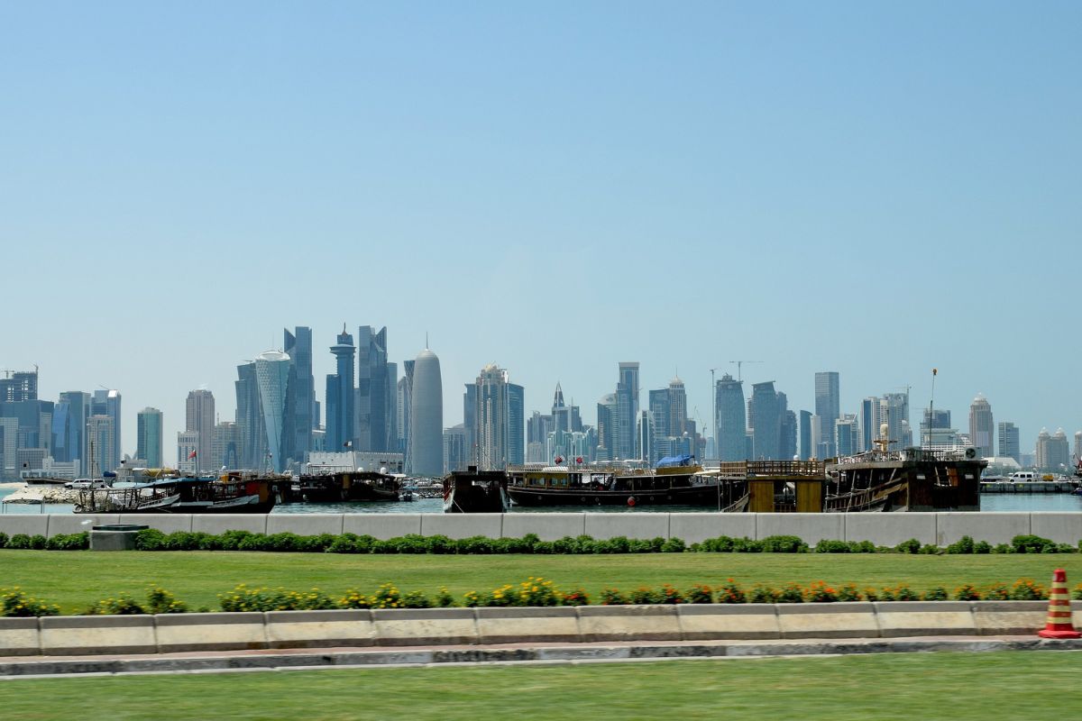 Widok na wieżowce Dohy w Katarze