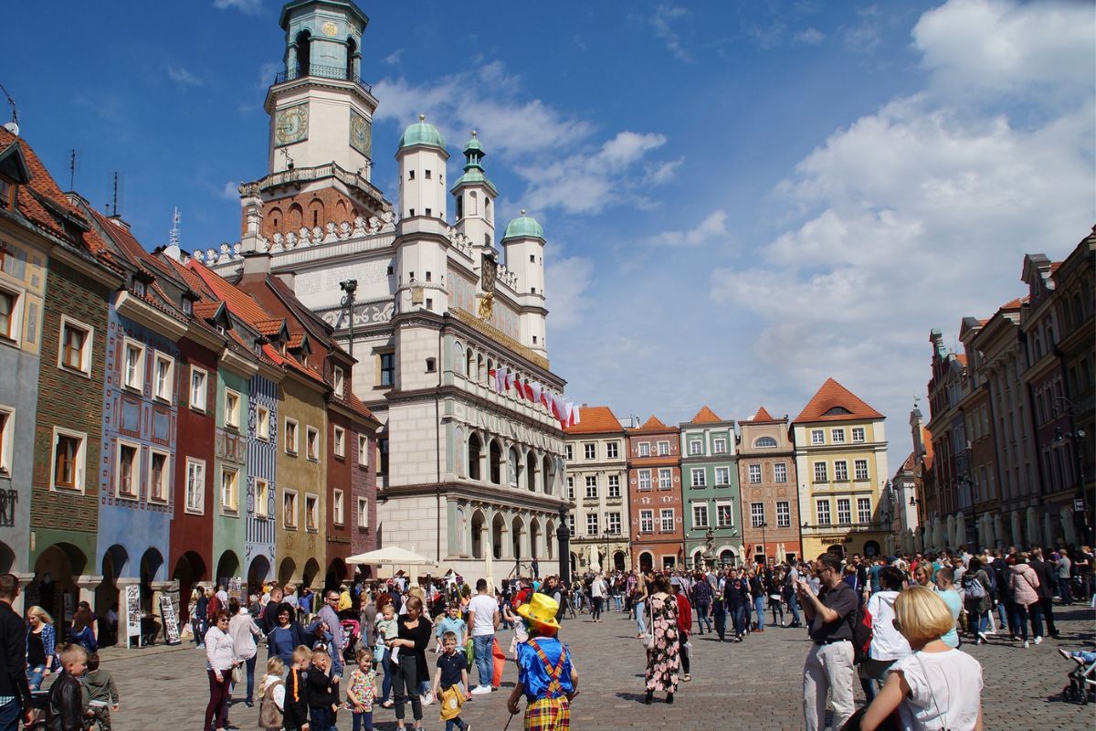 Widok na Ratusz i kamienice Rynku w Poznaniu